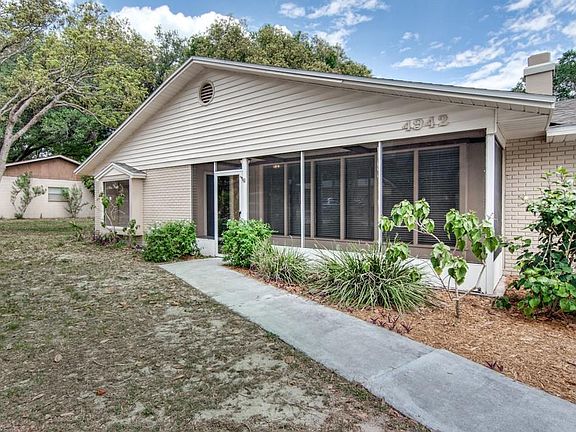 3rd image of 4942 Hidden Hills Dr
