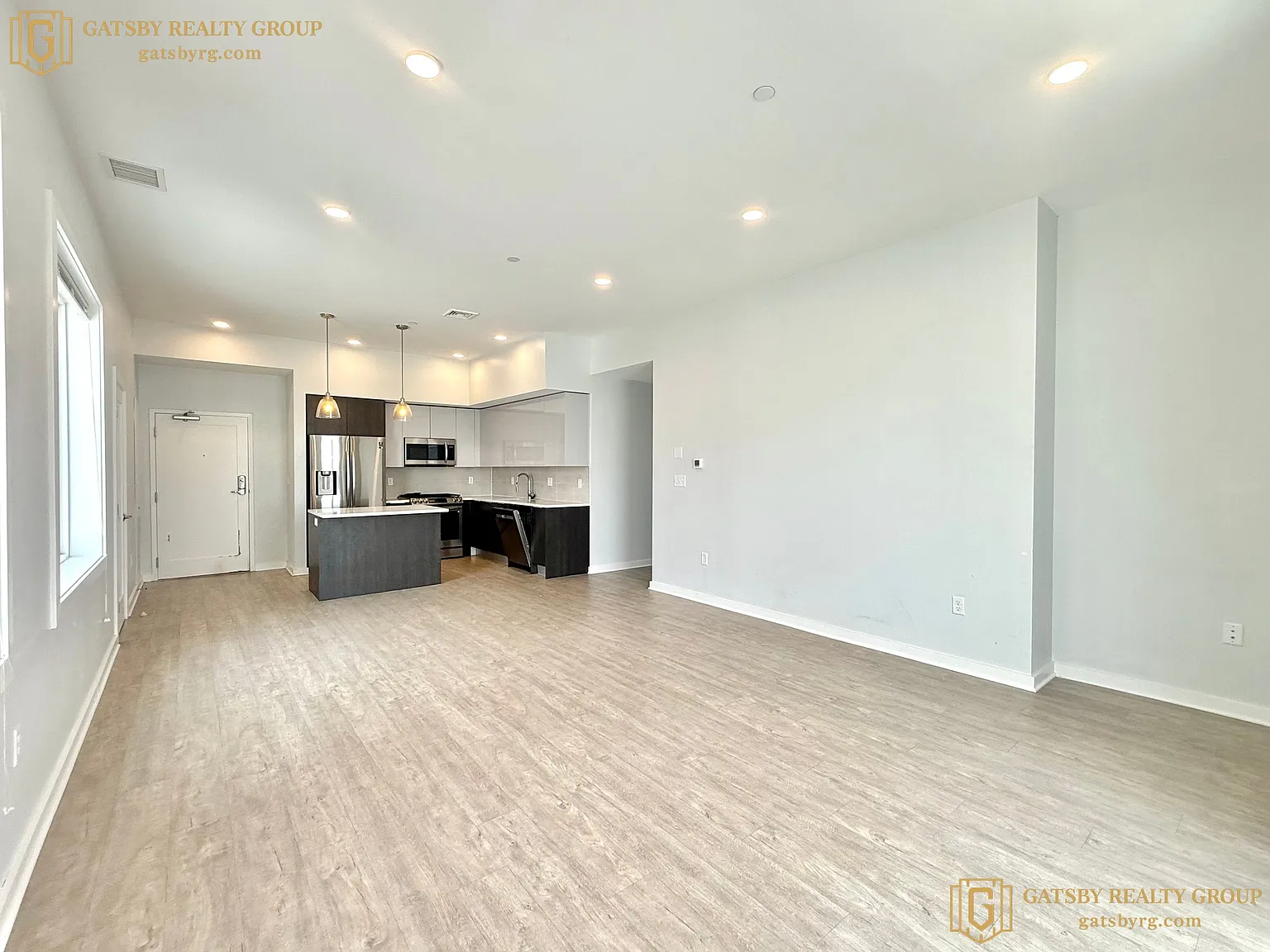 2 bed, 9999 sqft, $4,300 — Photo 2