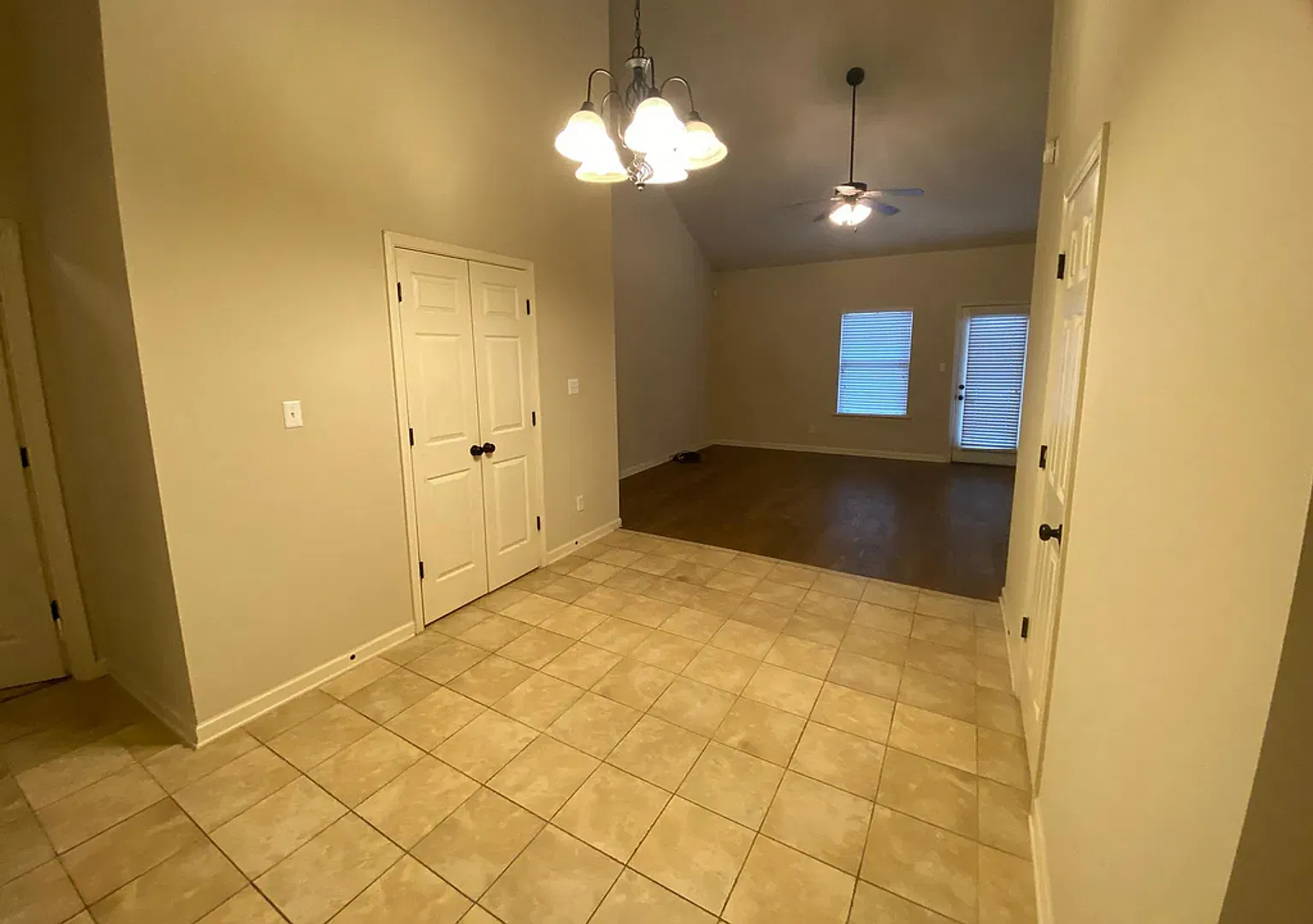 4 BD/4.5 BA — Photo 4