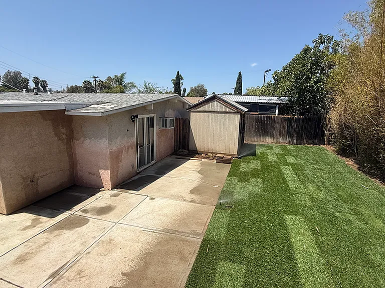 9712 Saint George St — Photo 60