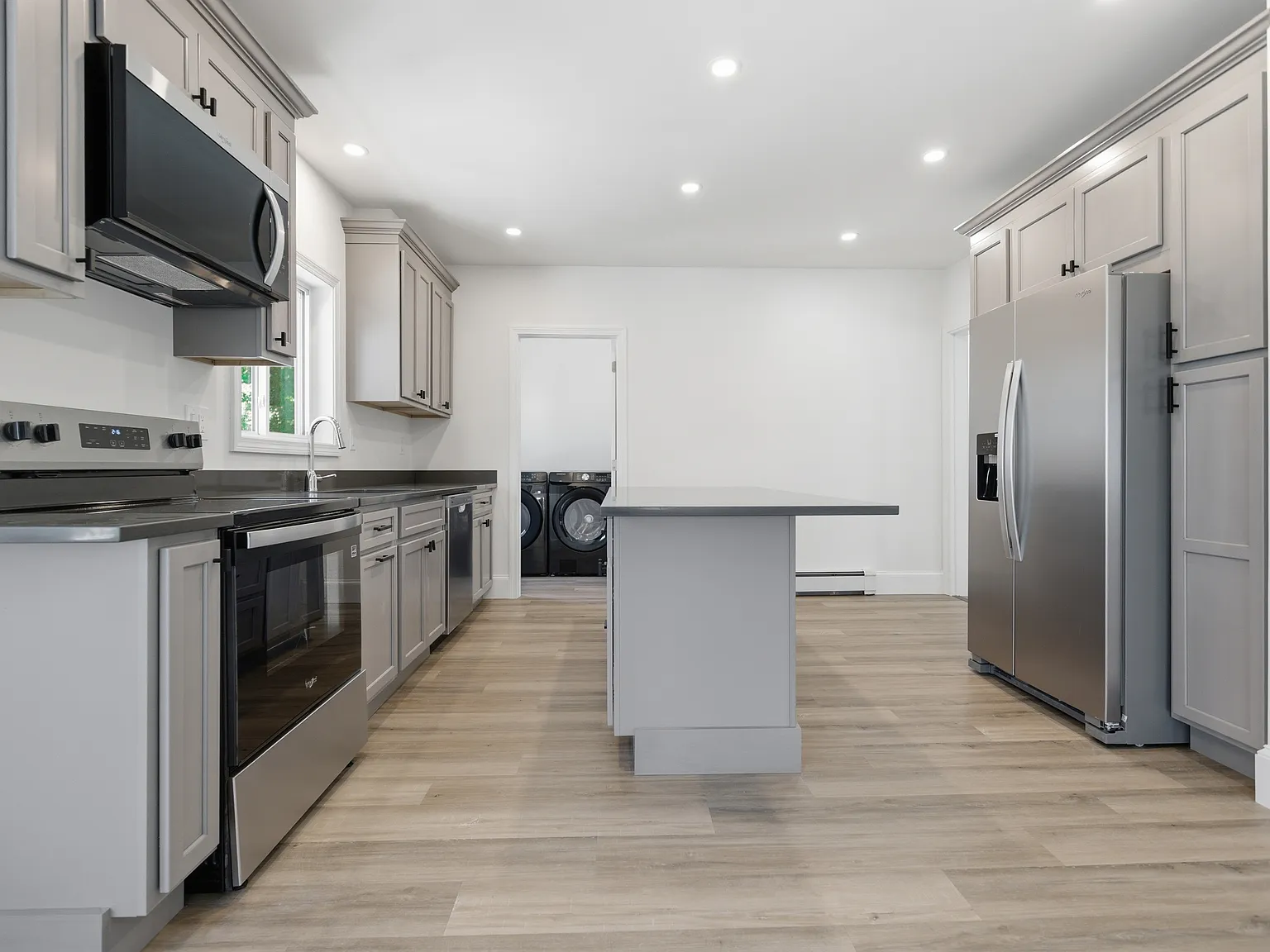 3 bed, $4,250 — Photo 2