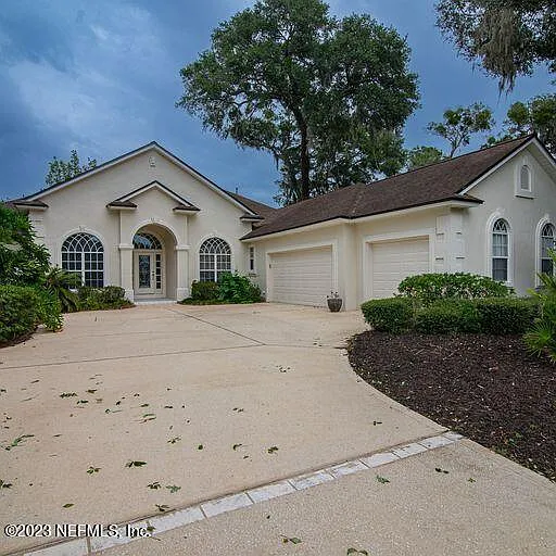 5 bed, 3.5 bath, 3690 sqft, $5,400 — Photo 3