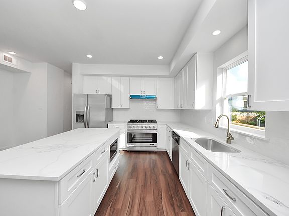 5th image of 611 E 39th St #611B