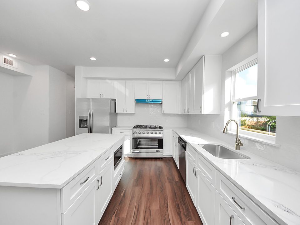 1st image of 611 E 39th St #611C