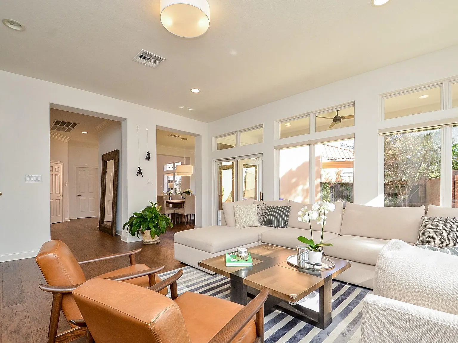 3 bed, 3.5 bath, 3648 sqft, $5,250 — Photo 3