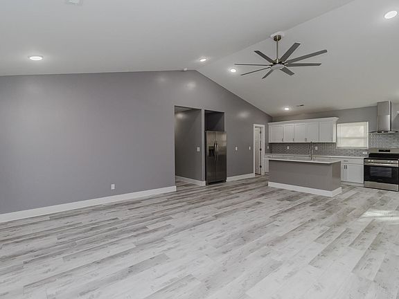 5th image of 417 W Funston St