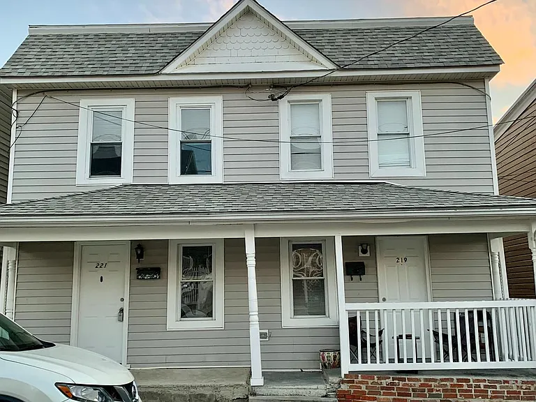 221 Baker St — Photo 3