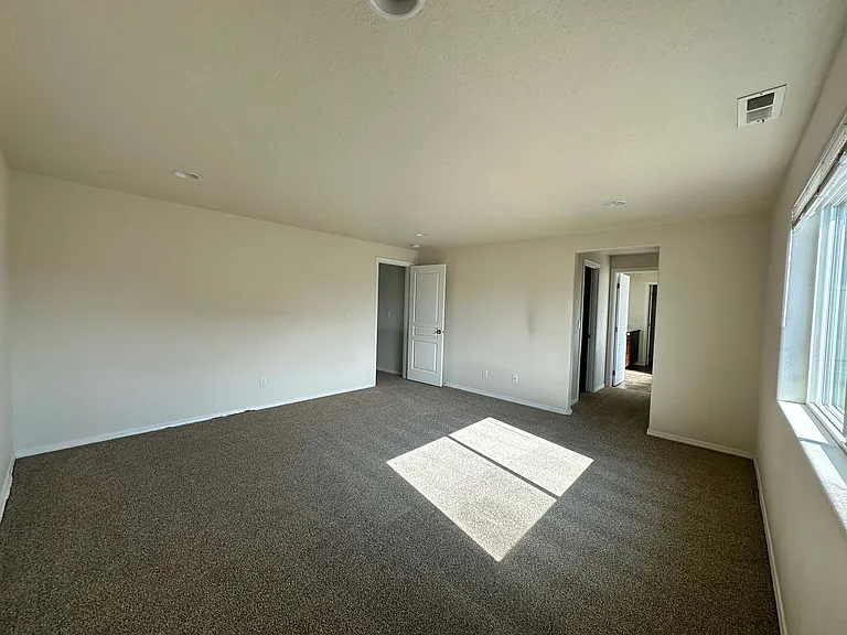 533 Derby St SE — Photo 11