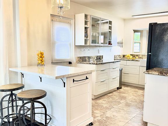 4th image of 2941-45 32nd St #2941