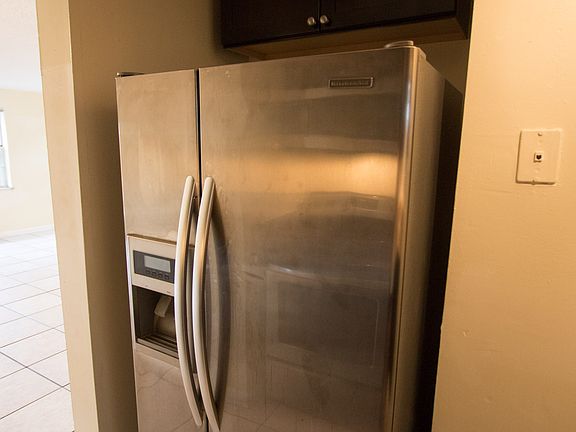 5th image of 437 NE 1st Ave APT 4