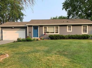 12121 Robin Cir, Minnetonka, MN 55305