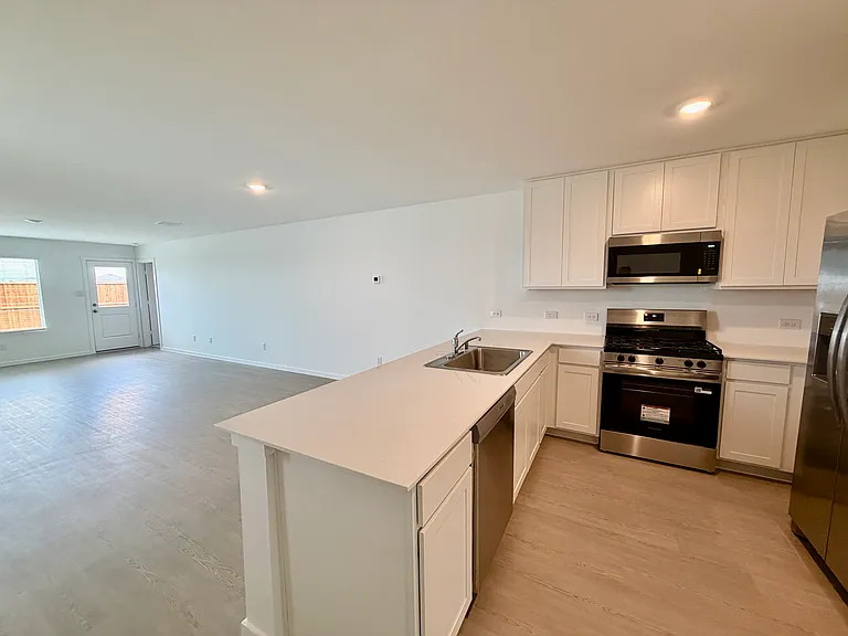 1332 Alfred St — Photo 11
