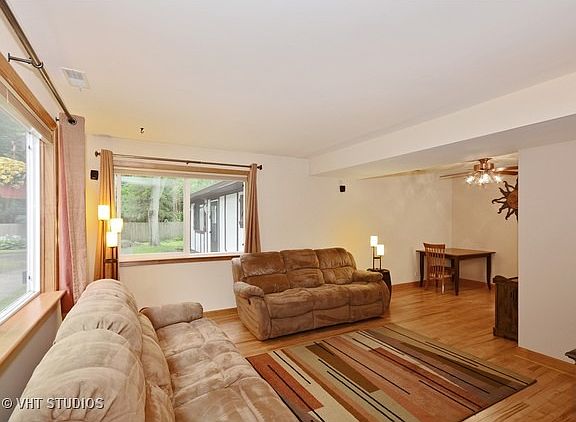 4th image of 34W951 Stanton Dr APT F