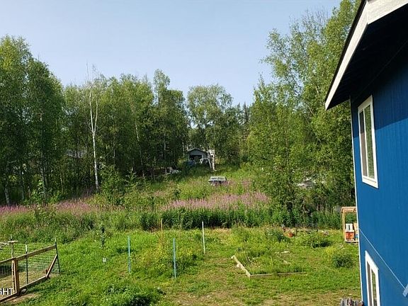 3rd image of 3060 N Edgewater Dr