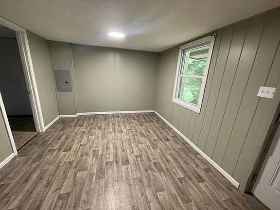 5th image of 458 Fieldcrest Dr