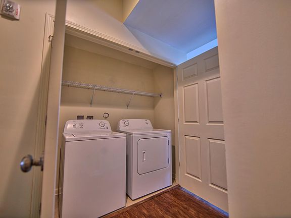 3rd image of 519 11th St APT 101