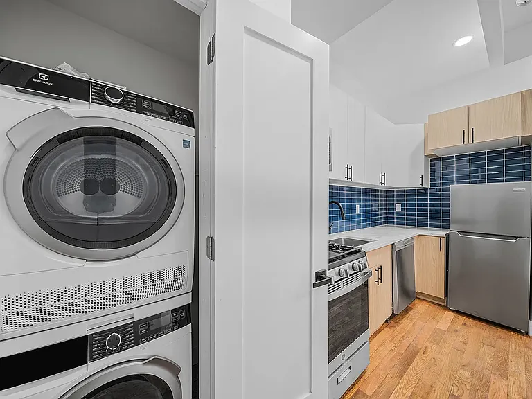 584 Myrtle Ave #1A — Photo 4