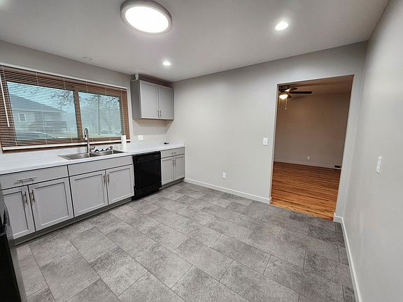 3rd image of 4241 S 39th St