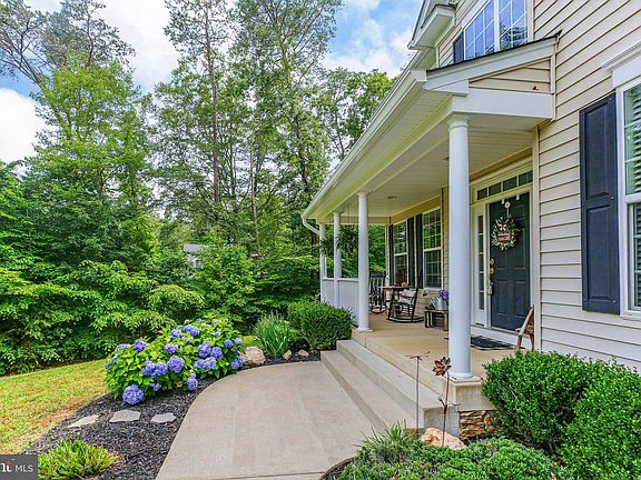 5th image of 550 Long Meadow Dr