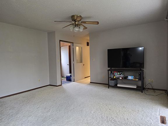 3rd image of 141 Heather Ave