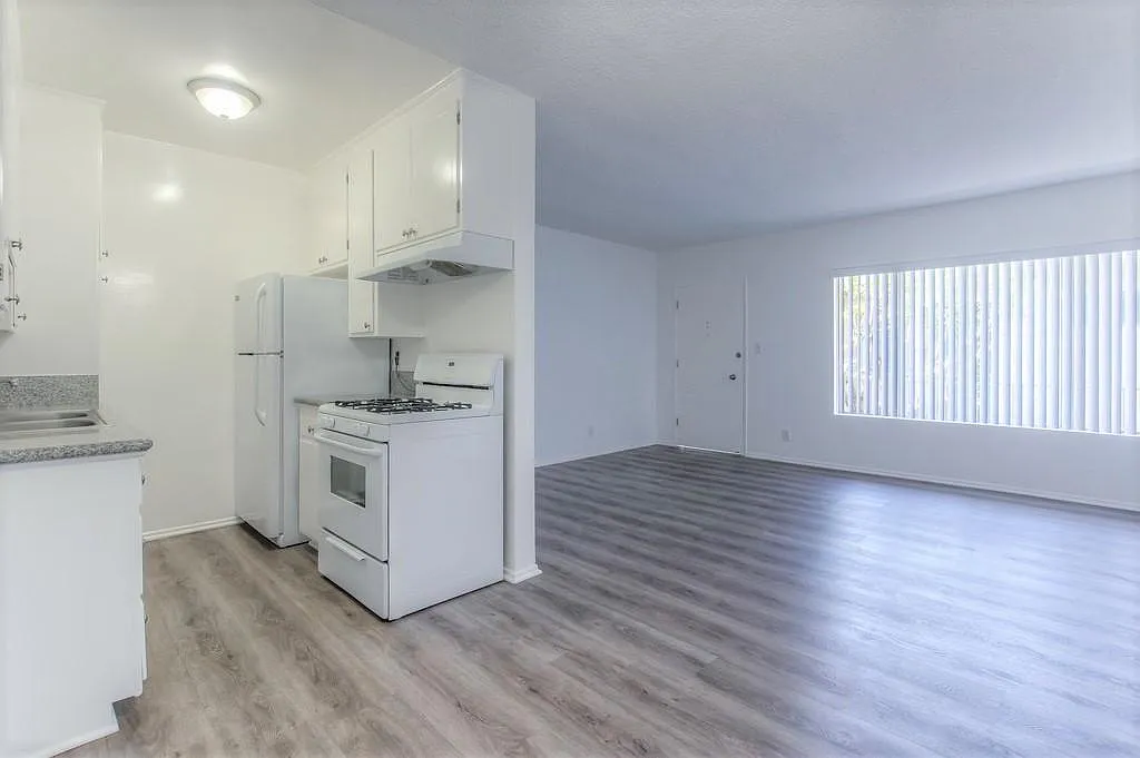 1628 S. Westgate Ave — Photo 4