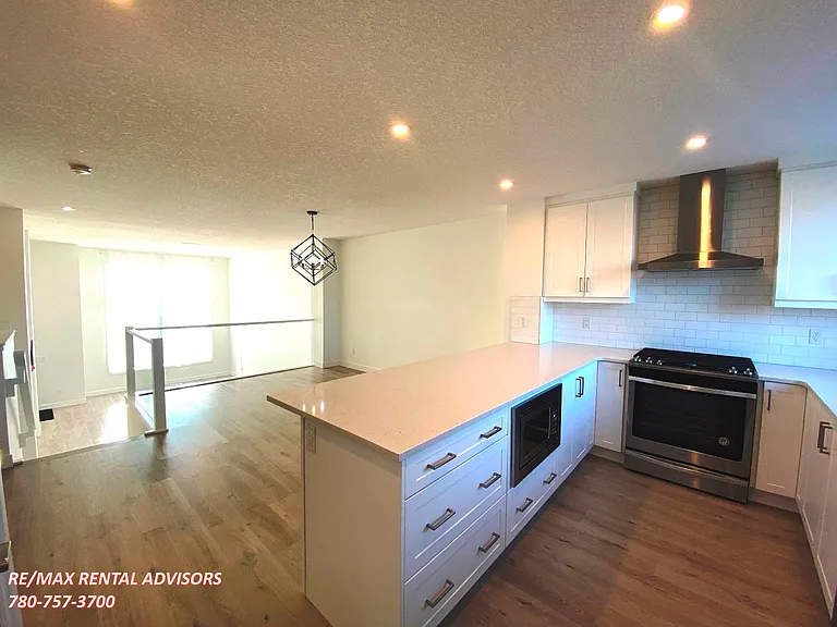 1007 Daniels Loop SW — Photo 4