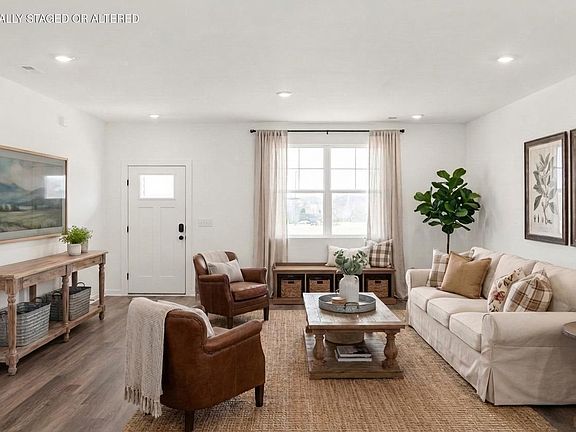 3rd image of 262 Stoneview Dr