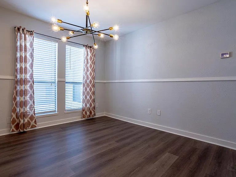 2700 Chancellor Dr — Photo 8