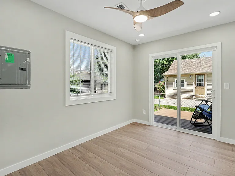 319 Dunham St — Photo 11