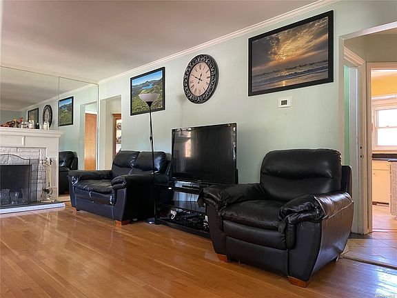 5th image of 1 Wisteria Ave