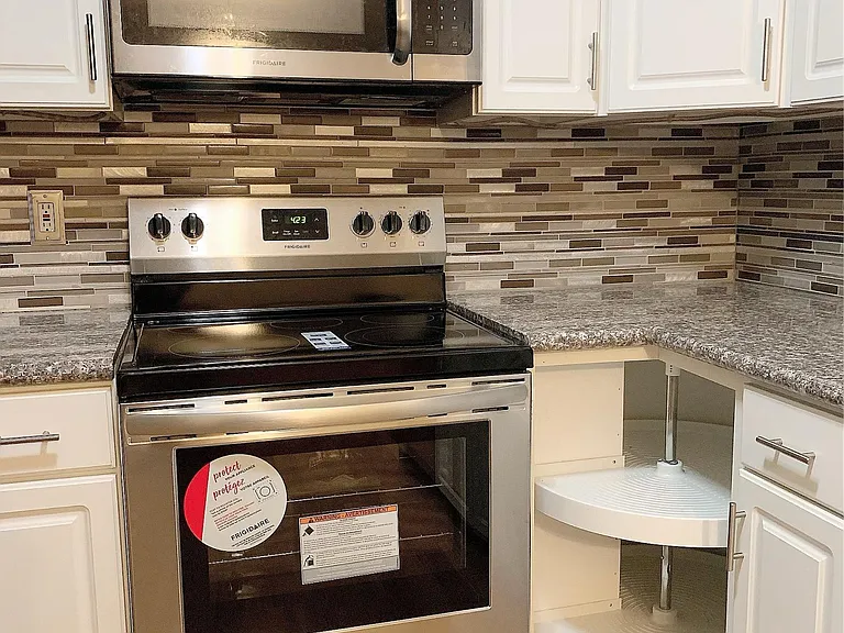 5325 Portland St #104 — Photo 3