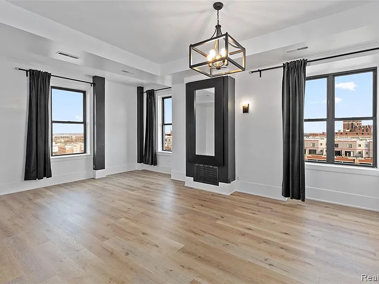 2900 E Jefferson Ave #D702 — Photo 6