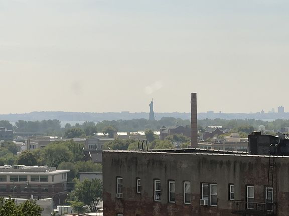 4th image of 144 Summit Ave #505