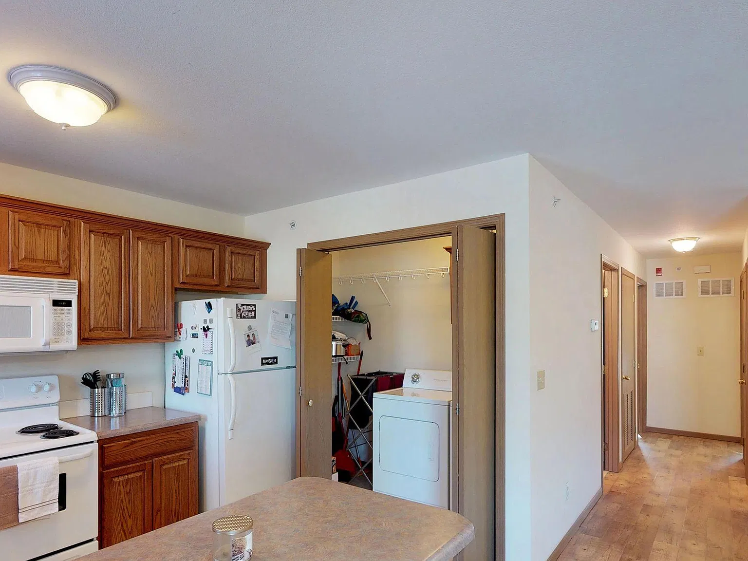 2 bed, 844 sqft, $980 — Photo 4