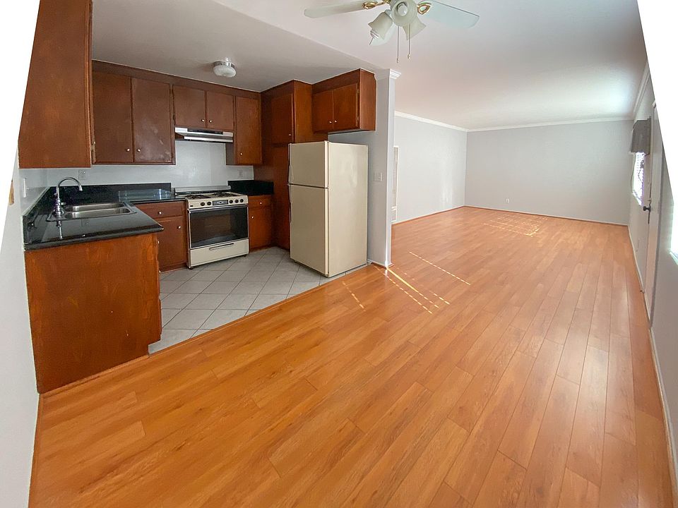 Living Area w Dining Alcove