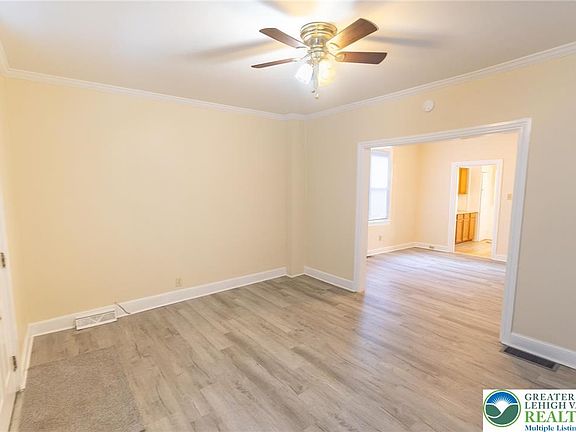 4th image of 32 W Raspberry St