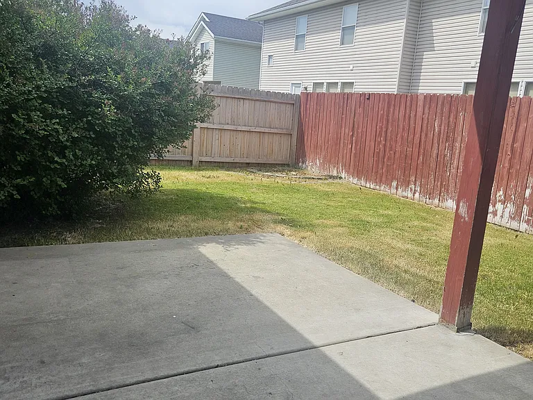 1942 Greatview Dr — Photo 6