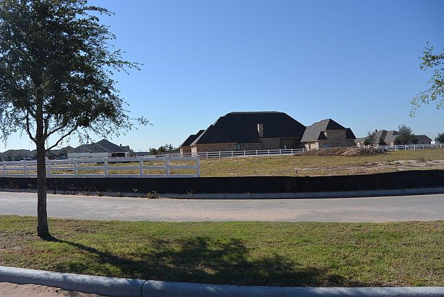 2nd image of 6007 Dunbarton Oaks Blvd