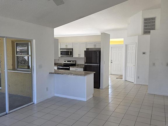 5th image of 1351 SE Ladner Street