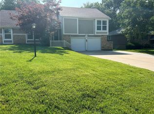 5126 Briarwood Ln, Saint Joseph, MO 64506