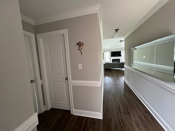 3rd image of 1004 Dearborn Ct