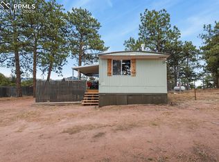 957 Arapahoe Dr, Florissant, CO 80816