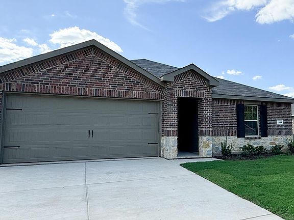 3rd image of 1105 River Oaks Ln