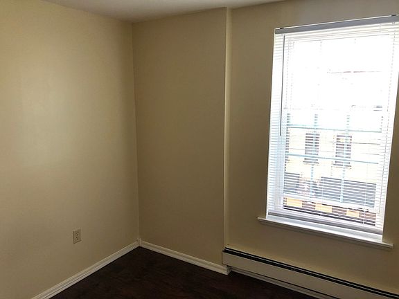 5th image of 658 N Salina St APT 8