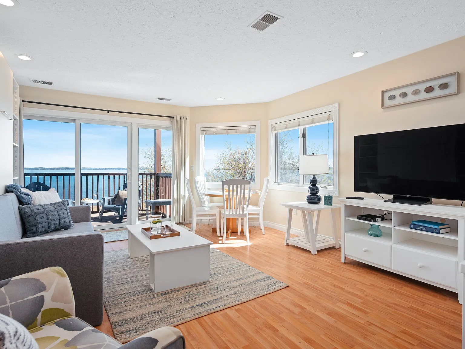 1 bed, 839 sqft, $1,900 — Photo 2