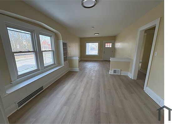 5th image of 3192 E 130th St