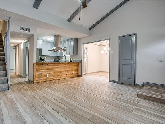 3rd image of 727 Valiant Cir