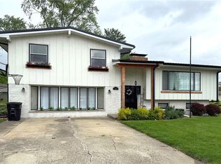 1104 Holiday Dr, Effingham, IL 62401