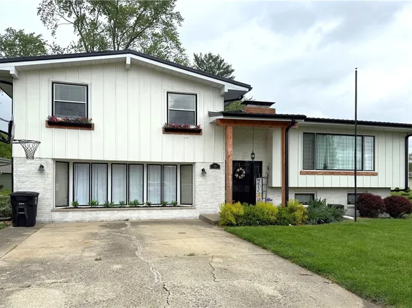 1104 Holiday Dr, Effingham, IL 62401