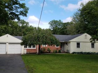 15 Laurel Rd, Woodbridge, CT 06525
